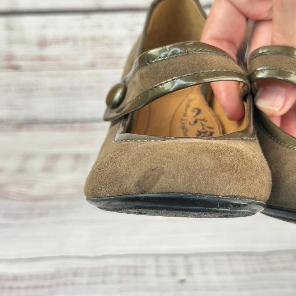 Sofft Womens Taupe‎ Suede Mary Jane Heels Metallic Trim Round Toe Pumps Size 8M